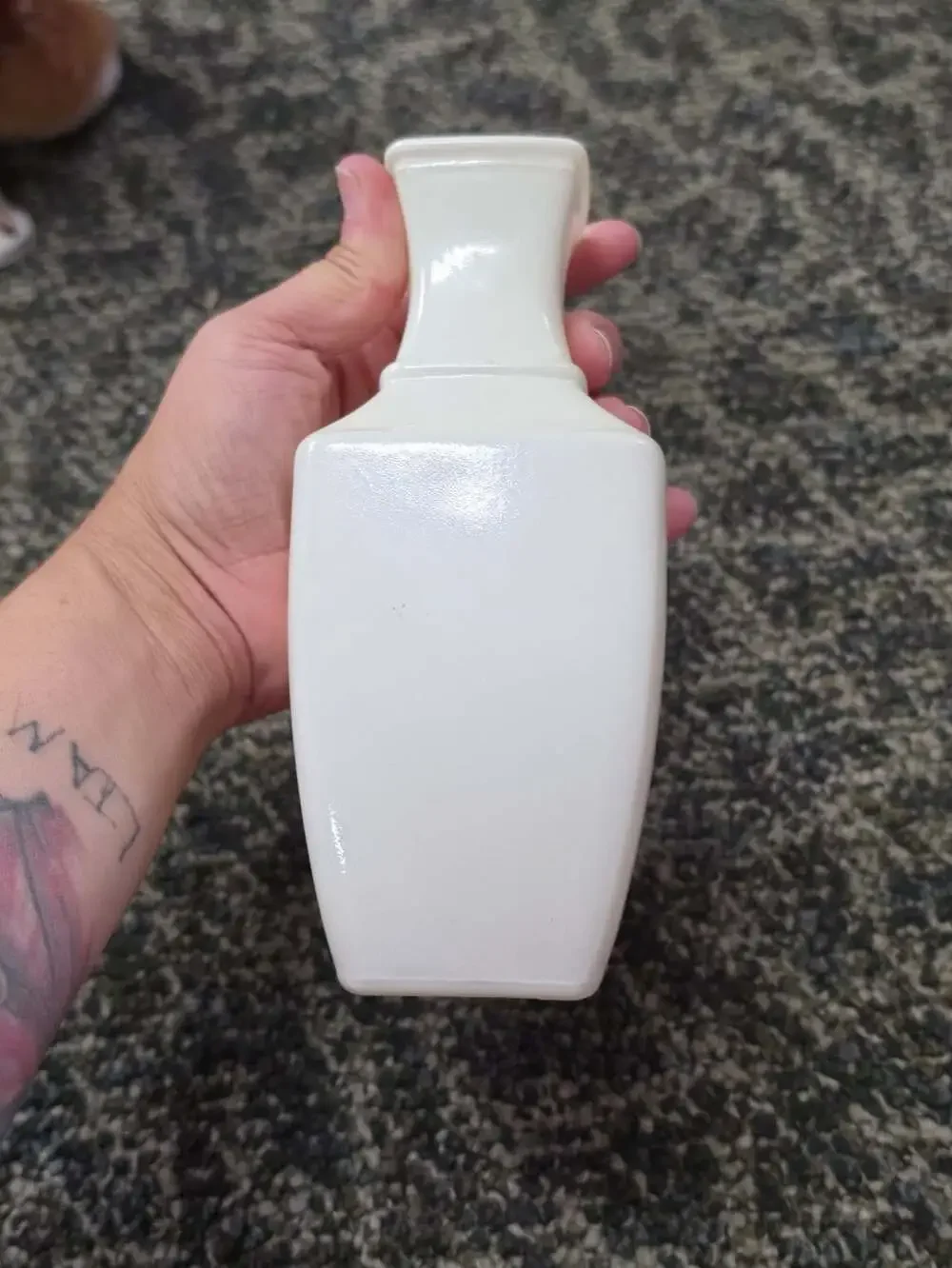Avon Imari Extraordinaire 7 Inch Floral Bud Vase